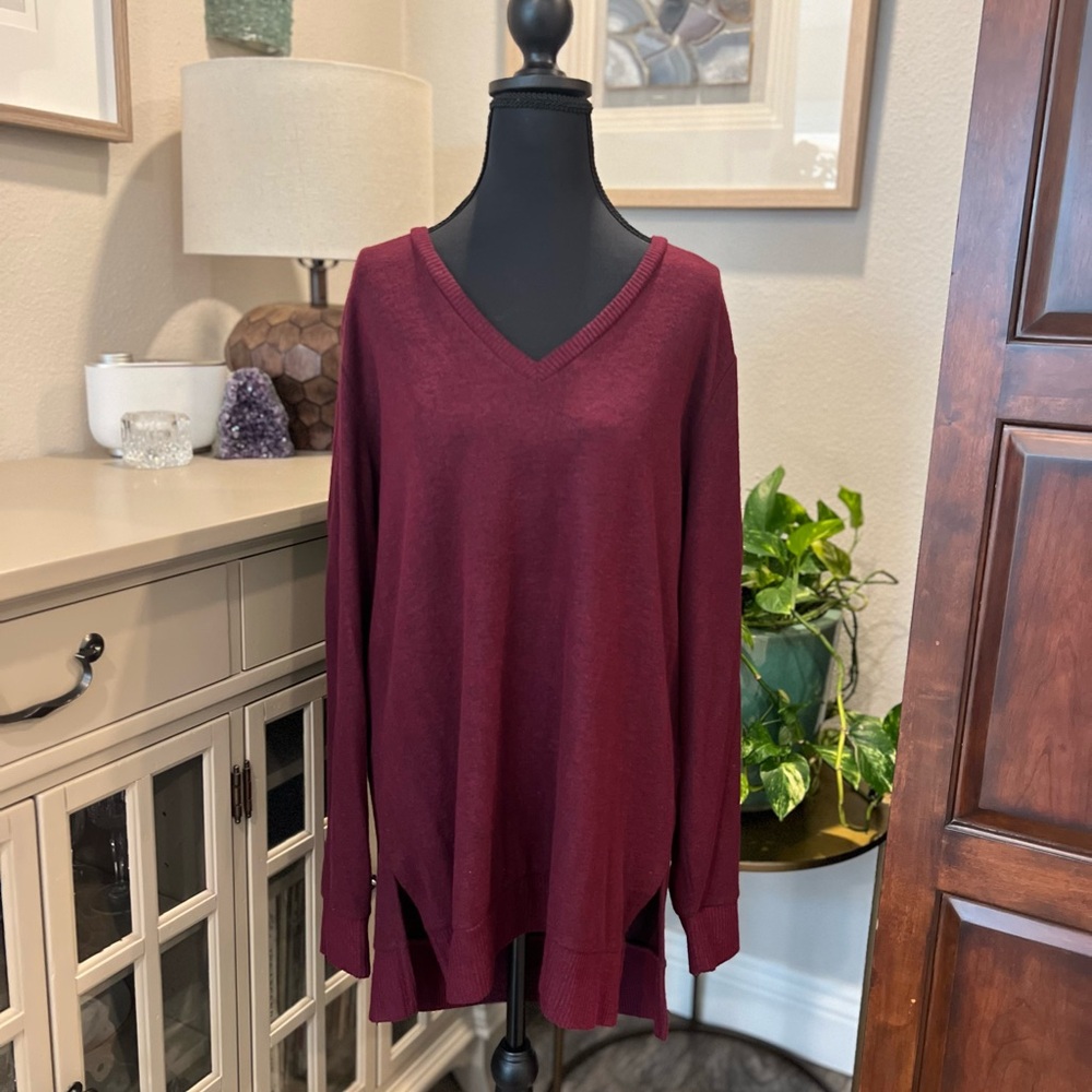 Lucky Brand Women's V-Neck Burgundy Lightweight Sweater